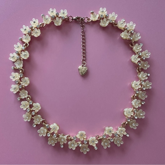 Betsey Johnson Necklace - Picture 2 of 3